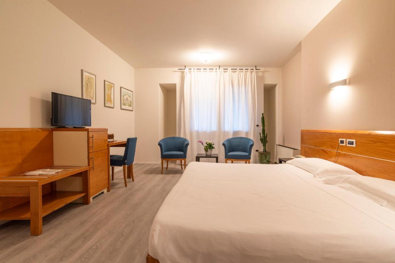 Ca' Delle Rose Hotel Castelfranco Veneto Exterior photo